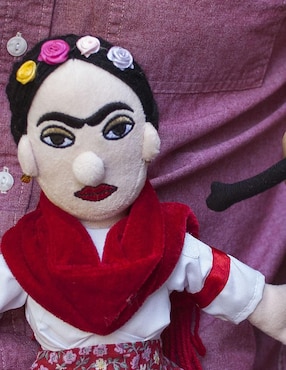 Peluche de Frida Kahlo Muñeca Unemployed Philosophers Guild de 12 cm
