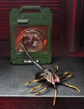 Figura de colección articulada Alien Romulus Scorched Xenomorph collectors Neca