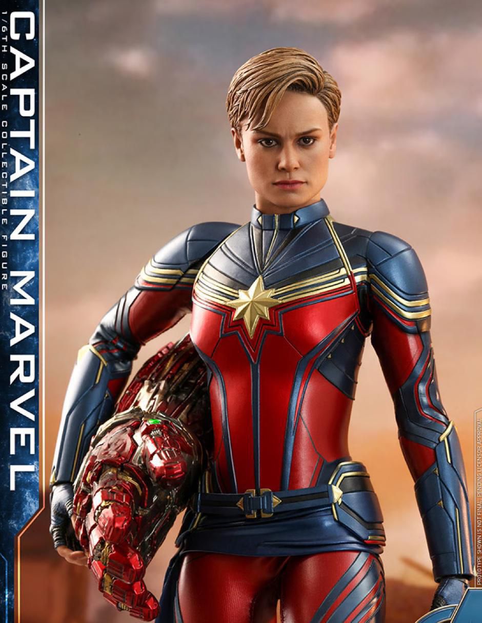 Figura de colección Avengers Endgame Captain Marvel deluxe 5