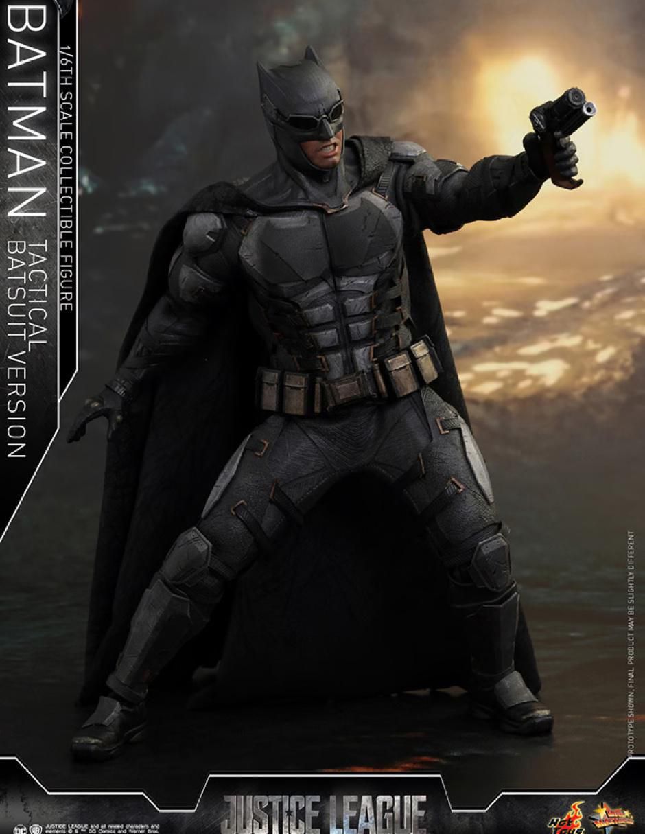 Batman - Figura articulada (Hot Toys 13503): .es: Juguetes y juegos