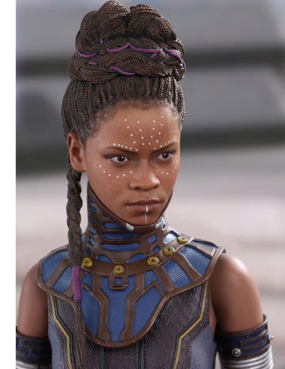 Figura de colección Black Panther Shuri deluxe 6