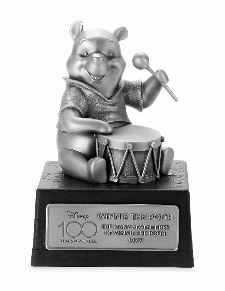 Estatua articulada Disney 100 Winnie Pooh aniversario 1