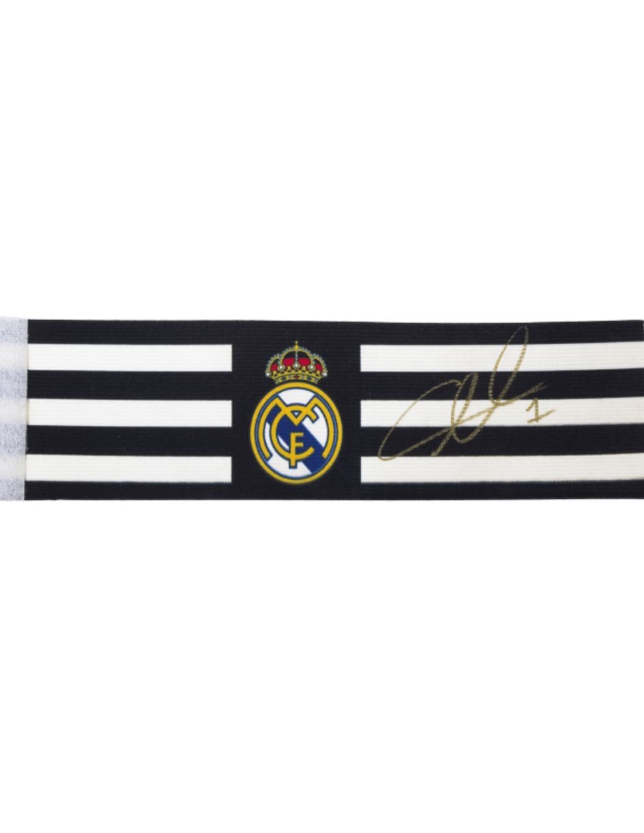 Gafete autografiado por Iker Casillas 2