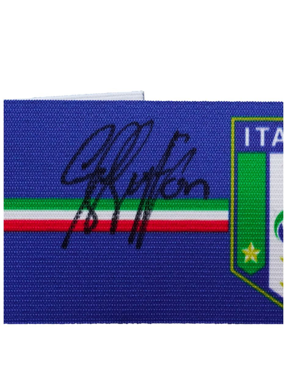 Gafete autografiado por Gianluigi Buffon 3
