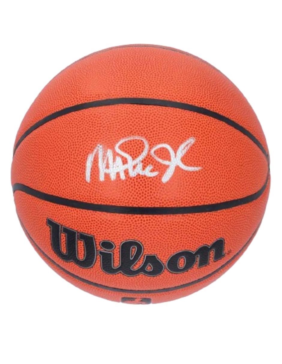 Balón autografiado por Magic Johnson 2
