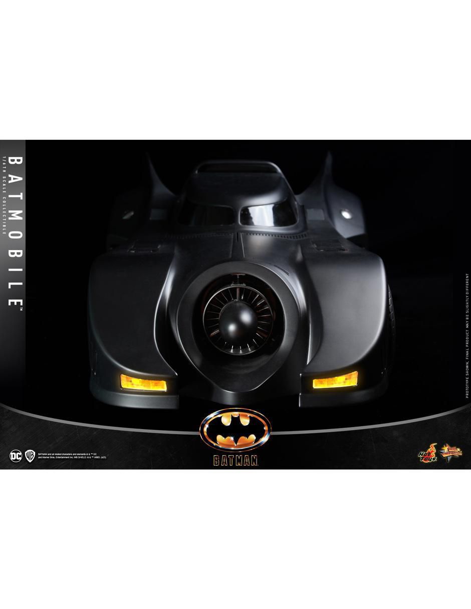 Figura de colección articulada Batman Batmobile collectors con luz 3