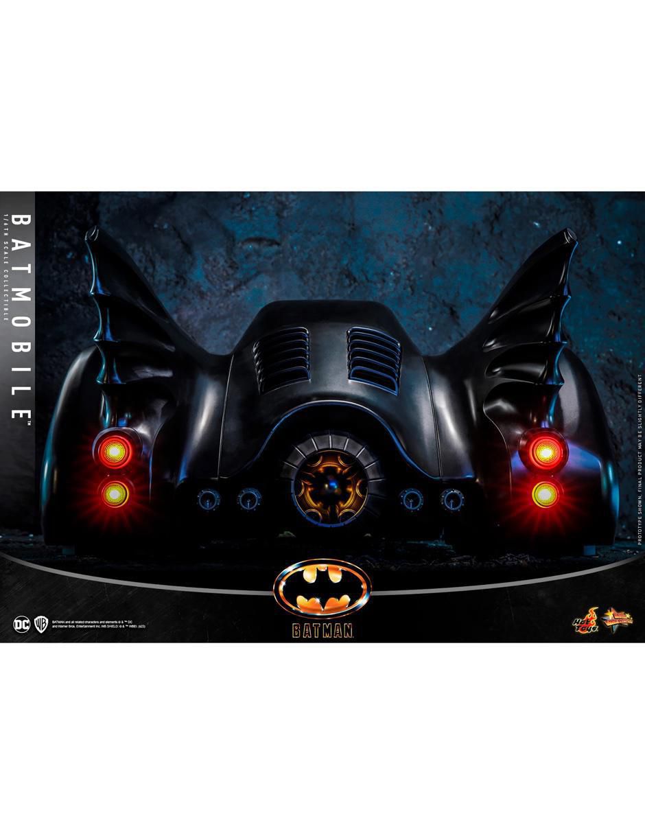 Figura de colección articulada Batman Batmobile collectors con luz 4