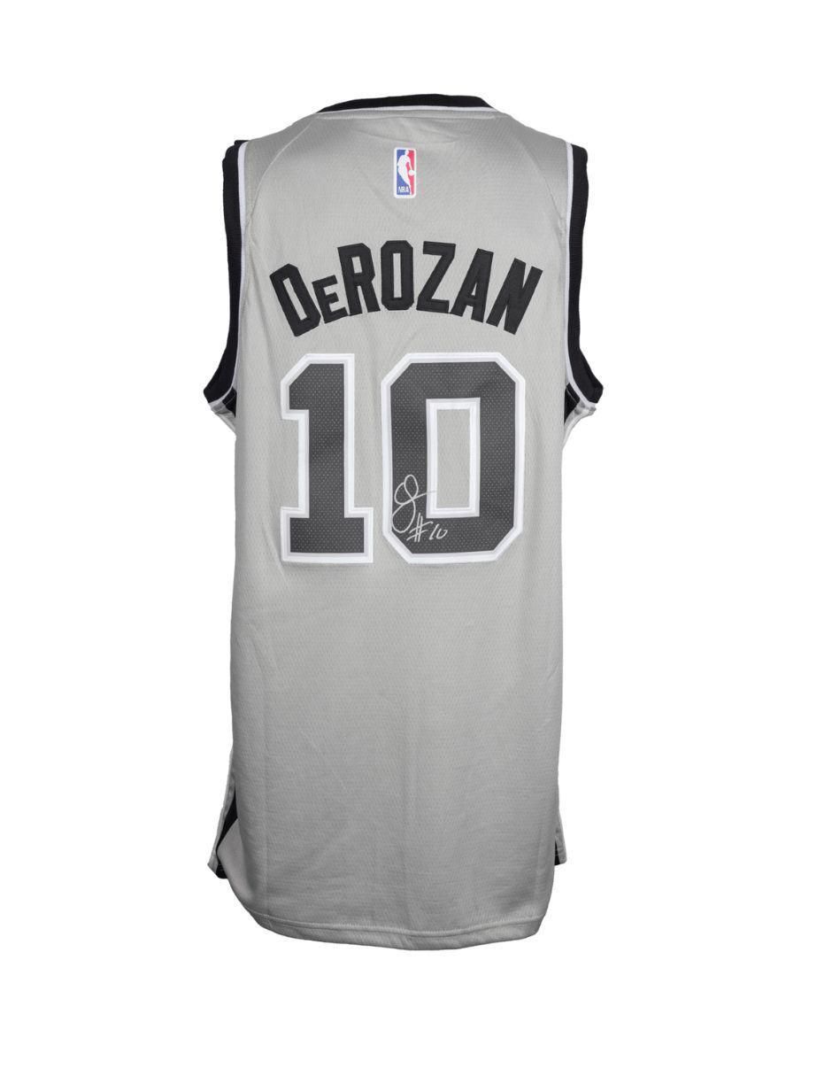 Jersey autografiado por Demar Derozan 3