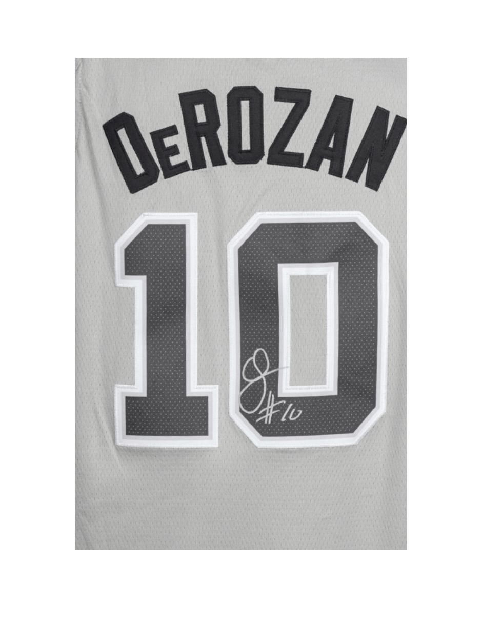 Jersey autografiado por Demar Derozan 4