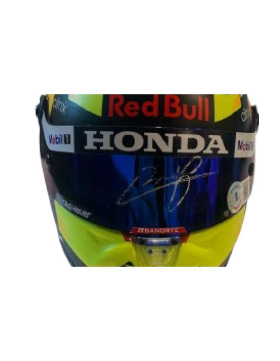 Casco autografiado por Sergio Checo Pérez 2