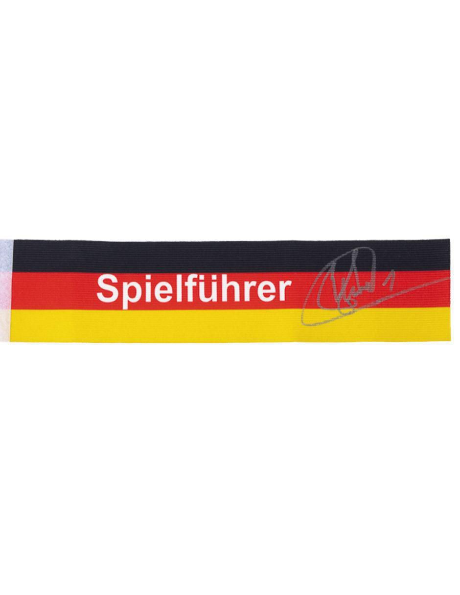 Gafete autografiado por Manuel Neuer 3