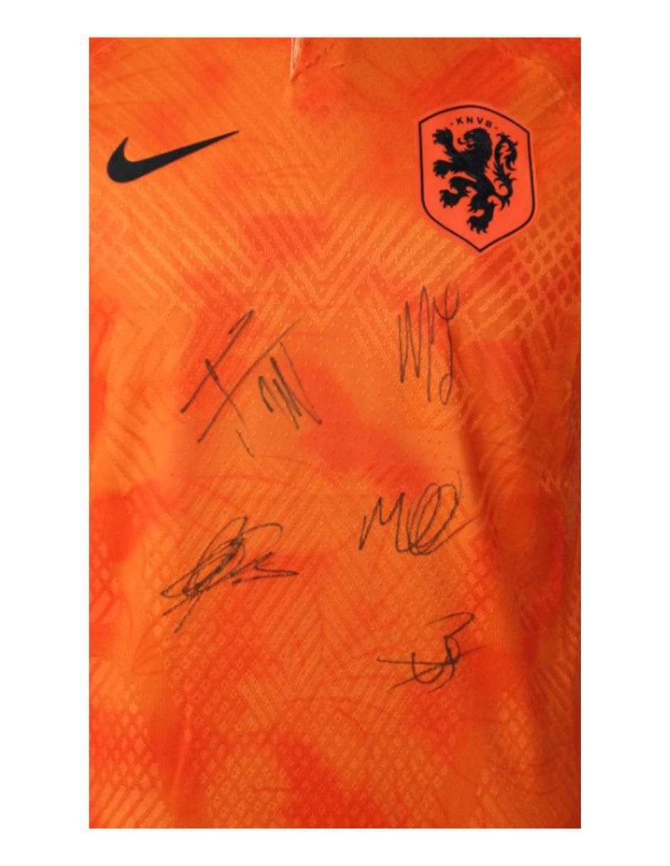 Jersey autografiado por varios 3