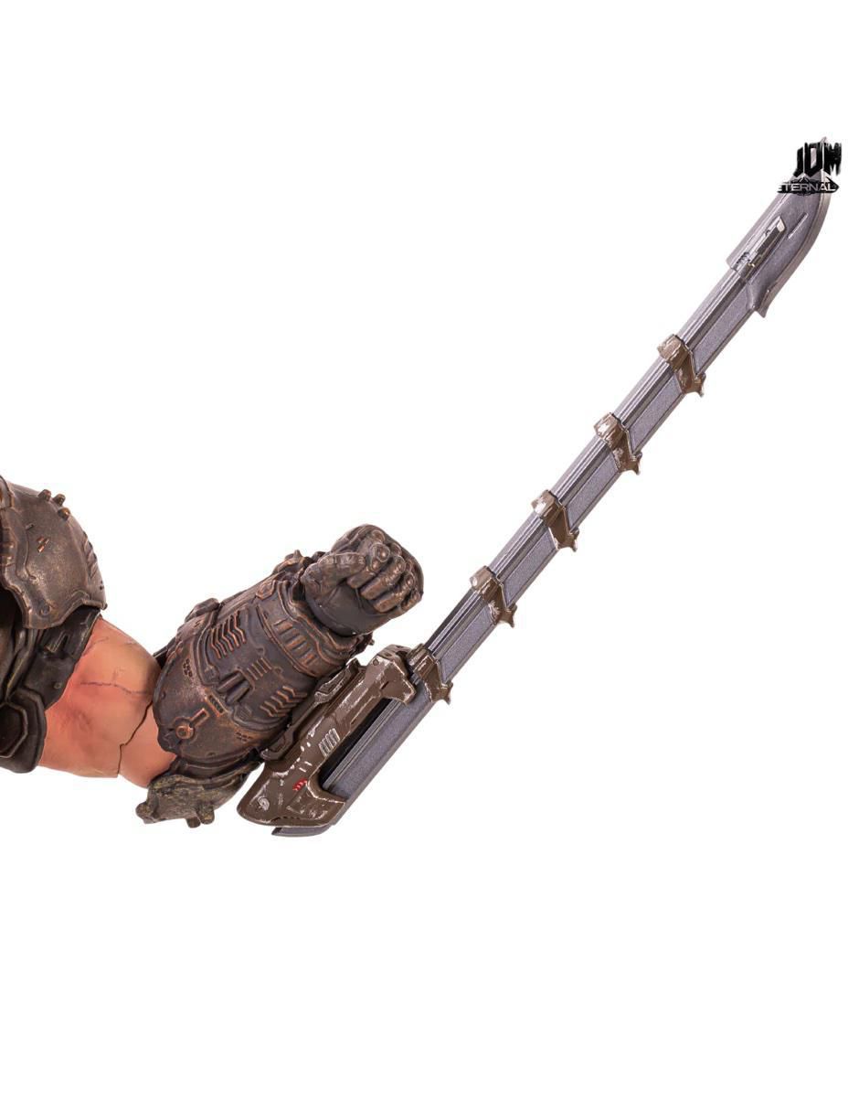 Figura de colección articulada Doom Eternal Slayer coleccionable con luz 13