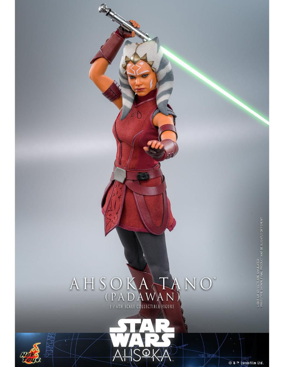 Figura de colección articulada Star Wars: Ahsoka Ahsoka Tano collectors con luz 6
