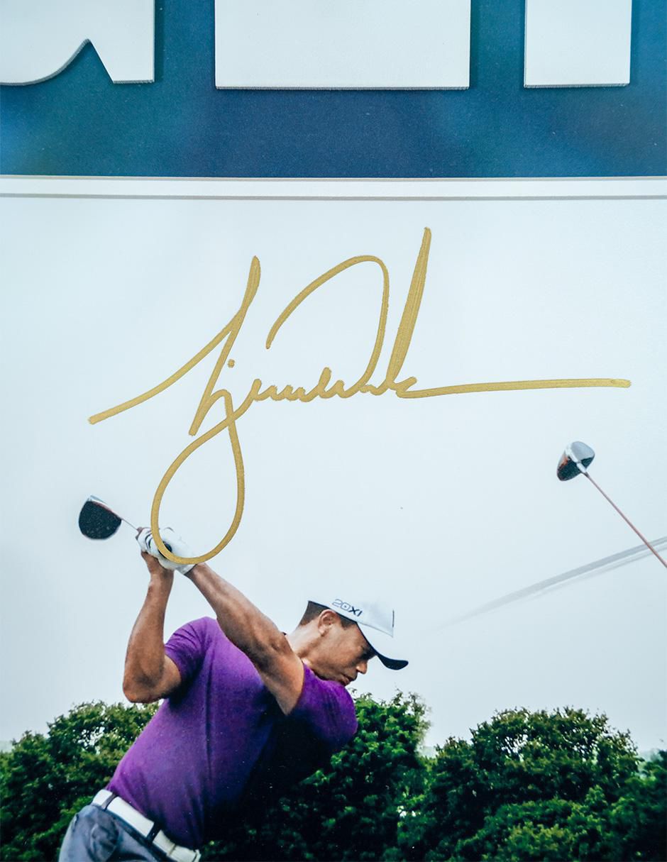 Póster autografiado por Tiger Woods 3